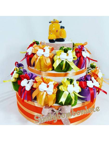 Torta bomboniere sacchetti gessetti profumati veicoli vespa idea 18 anni