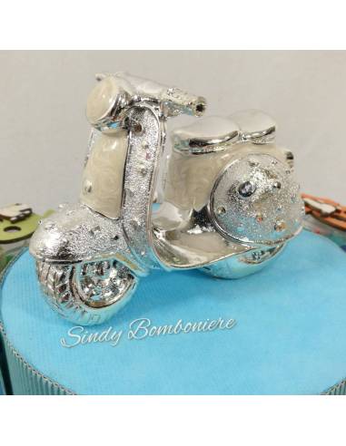 Idea bomboniera torta coni plexiglass 18esimo compleanno 18 anni vespa magnete