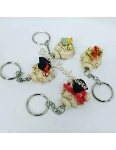 Torta bomboniera per laurea originale con portachiavi coccinella tocco pergamena 2