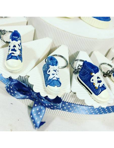 TORTA BOMBONIERA SCARPE CONVERSE PORTACHIAVI BLU 18 ANNI COMUNIONE CRESIMA