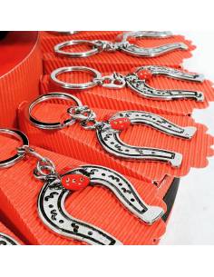 Torta bomboniera portachiavi con ciondolo staffa di cavallo e coccinella ideale per la tua laurea. 2