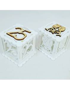 Scatolina portaconfetti in legno a forma cubica traforato 25° anniversario di matrimonio 412572