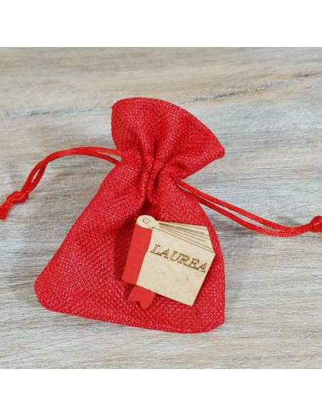 Sacchetto laurea in cotone rosso con tiranti con libro in legno