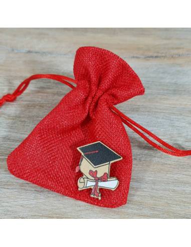Sacchetto laurea rosso con tiranti con tocco e pergamena in legno
