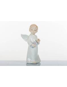 Bomboniere statuetta di un angelo maschio con il vangelo in mano in finissima porcellana MORENA