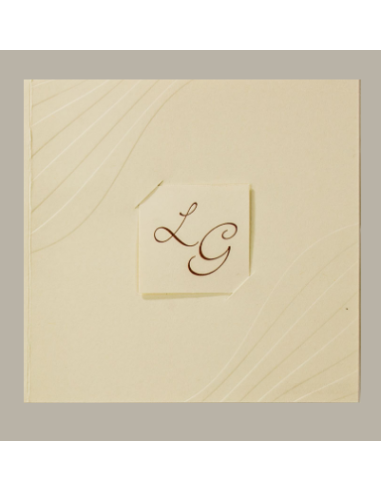 Bomboniere statuetta di fatina che si pettina i capelli seduta su base con una luce led MORENA