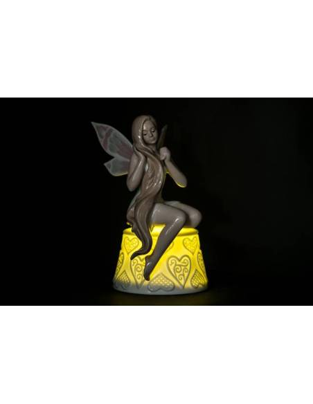 Bomboniere statuetta di fatina che si pettina i capelli seduta su base con una luce led MORENA
