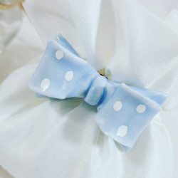 Sacchetto per confetti con fiocchetto in porcellana lucida rosa o celeste a pois bianco 2