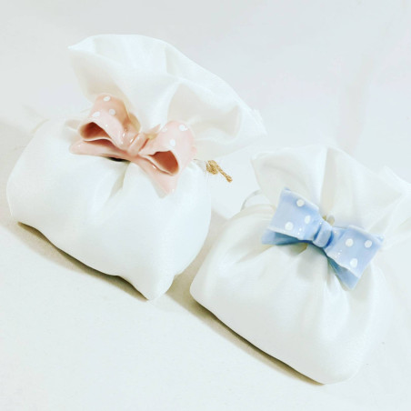 Sacchetto per confetti con fiocchetto in porcellana lucida rosa o celeste a pois bianco