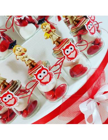 Vasetti laurea con bambina laureanda in resina con tocco e centrale scatolina con gufo