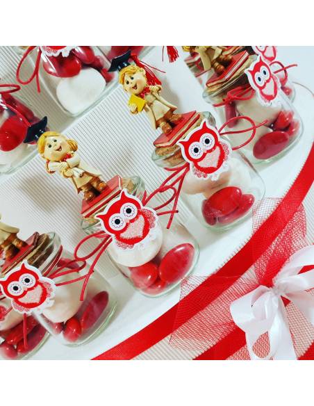 Vasetti laurea con bambina laureanda in resina con tocco e centrale scatolina con gufo