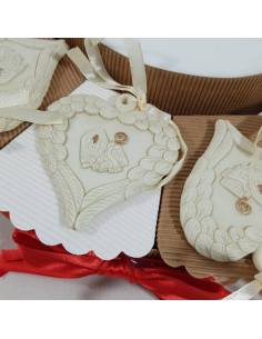 Bomboniere Cresima cuore pendente in composizione torta bomboniera 2