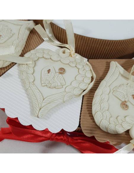 Particolare bomboniere Cresima con cuore pendente