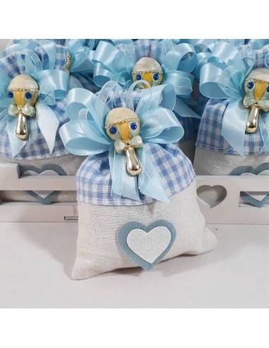 Vassoio in legno con 20 sacchettini in cotone celeste a pois per bambino con sonaglio dorato battesimo nascita