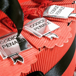 TORTA BOMBONIERA per laurea porta confetti pergamena Codice Penale 2