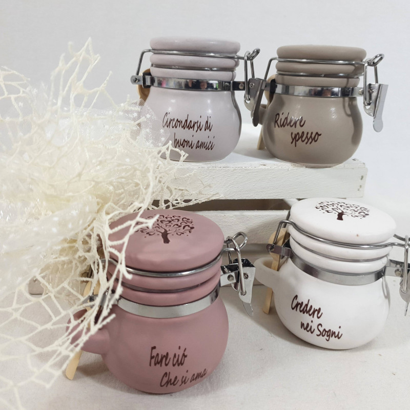 Originali portaconfetti utili barattoli ermetici scritte in rilievo