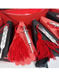 TORTA BOMBONIERA laurea siringhe e termometro con nappa rossa 2