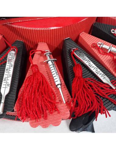 TORTA BOMBONIERA laurea siringhe e termometro con nappa rossa