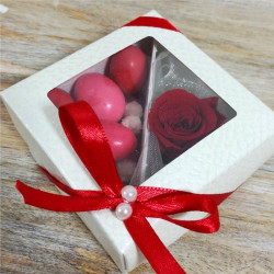 Bomboniere con rose stabilizzate rosse