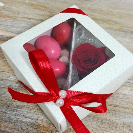 Bomboniere con rose stabilizzate rosse