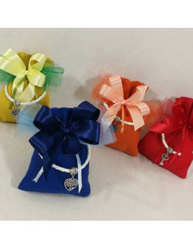 Torta bomboniere Cresima con braccialetti