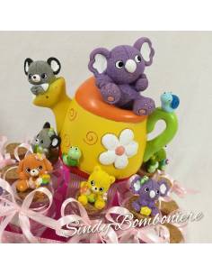 Bomboniere su torta con vasetti portaconfetti Battesimo bimba 2