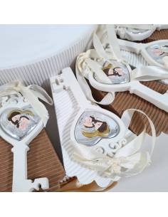 Torta bomboniera con chiavi sacre con placca argentata con immagine della sacra famiglia 1029879 2