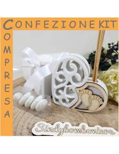 Cuore bianco con piedini ideale bomboniera Battesimo profumatore