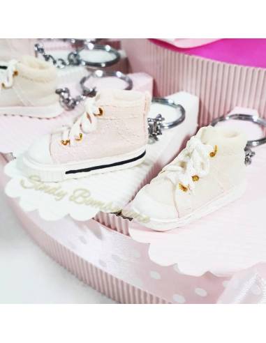 TORTA BOMBONIERA SCARPE CONVERSE ROSA PORTACHIAVI PER 18 ANNI COMUNIONE CRESIMA