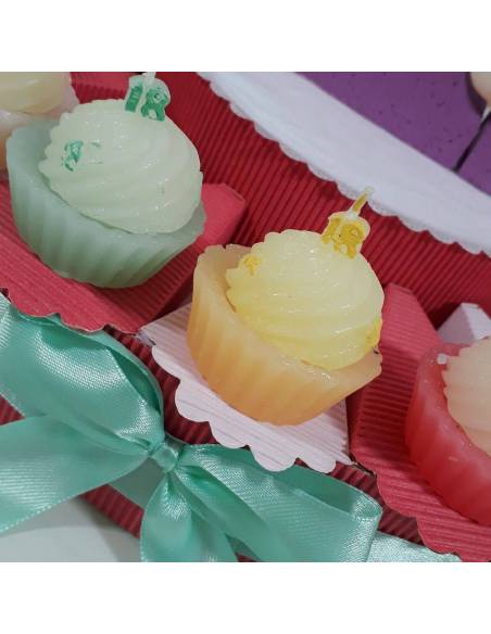 Torta bomboniere diciottesimo candele cupcake