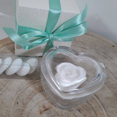 Elegante scatola in cristallo a forma di cuore con coperchio e all'interno la saponetta profumata