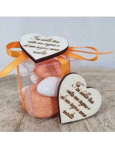 Applicazione legno per bomboniere cuore con frase