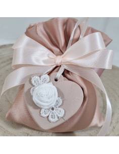 Sacchetti portaconfetti cuore gessetto e pizzo macramè | Sindy Bomboniere