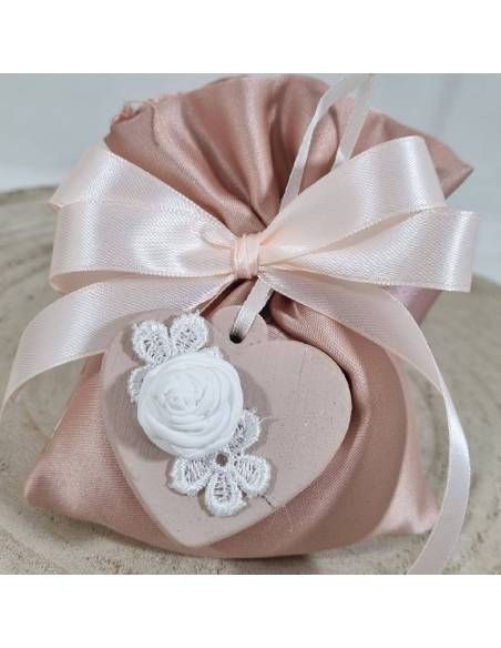 Sacchetti portaconfetti cuore gessetto e pizzo macramè | Sindy Bomboniere