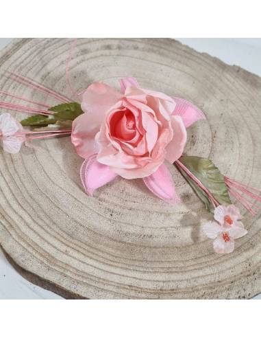 Segnaposto con rose tralcio con petali portaconfetti