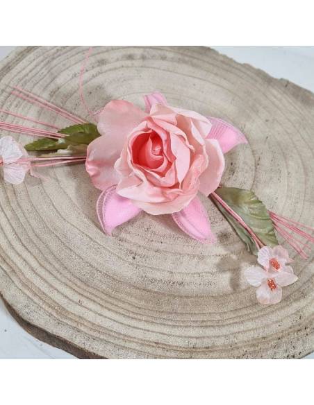 Segnaposto con rose tralcio con petali portaconfetti
