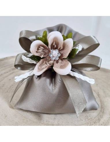 Sacchetti portaconfetti eleganti completi di confezione fiore strass