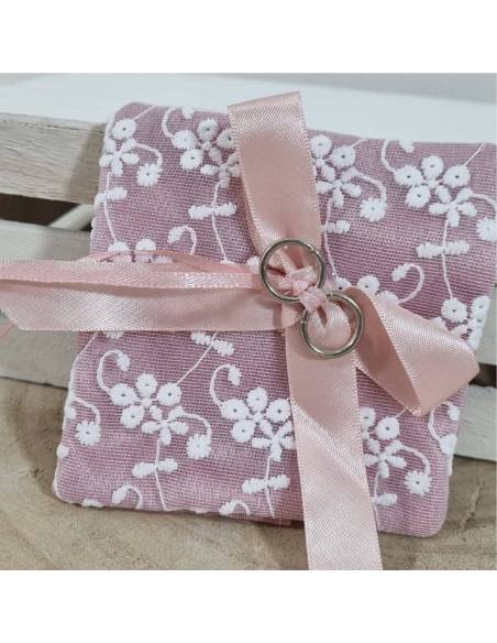 Eleganti sacchetti confetti matrimonio fedi in metallo