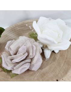 Bomboniere segnaposto fiore bianco e beige con petali per confetti