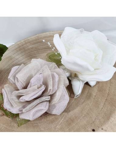 Bomboniere segnaposto fiore bianco e beige con petali per confetti