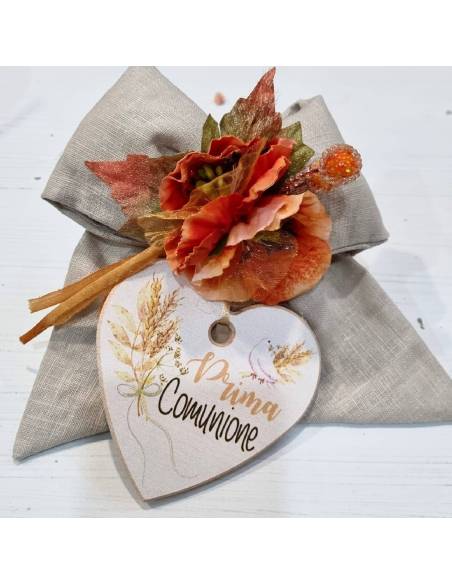 Bomboniere Comunione cuore legno profumato fiocco appendino