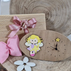 Orologio ovale in legno con fatina