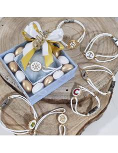Bomboniere bracciali con vari simboli e scatola degustazione confetti