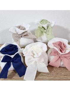 Sacchetti portaconfetti con rosa centrale in stoffa