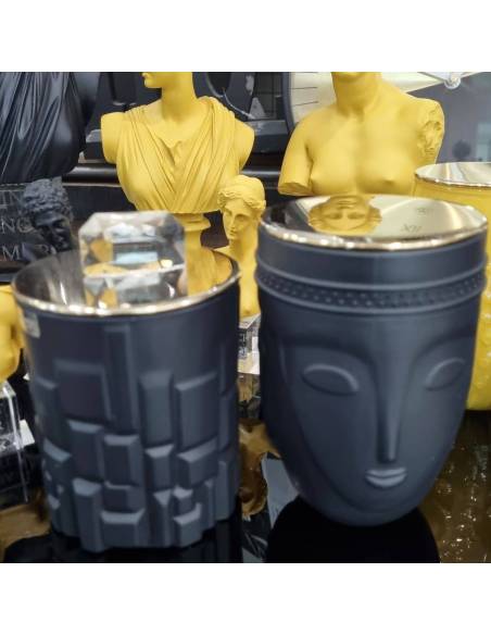 mezzibusti color ocra su cubo