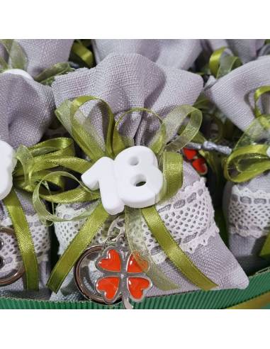 Torta 25 sacchetti in cotone con portachiavi quadrifoglio portafortuna per evento 18 compleanno