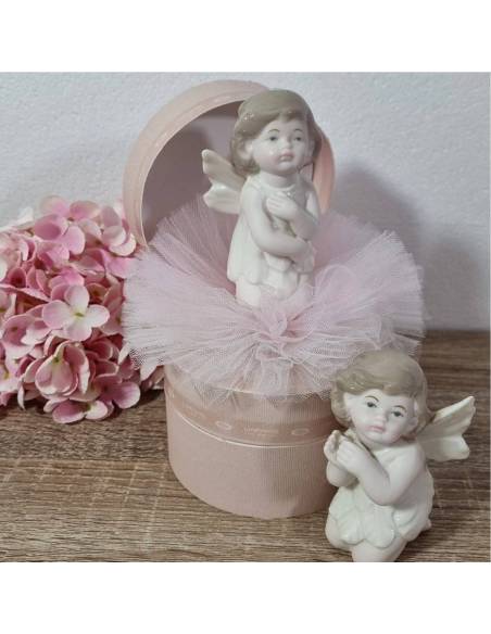 Eleganti bomboniere fate al centro del tulle a nuvola