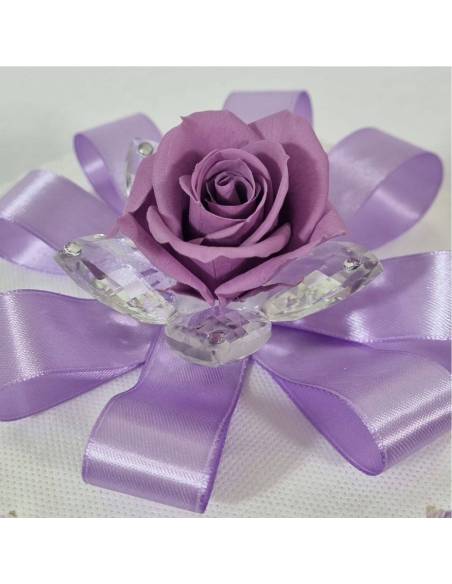 Sacchetti bomboniere in raso lilla con fiore legno| Sindy Bomboniere