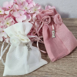 Sacchetti per confetti matrimonio con rose e pendente LOVE