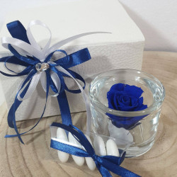 Bomboniere con rose stabilizzate blu incastonate nel vetro